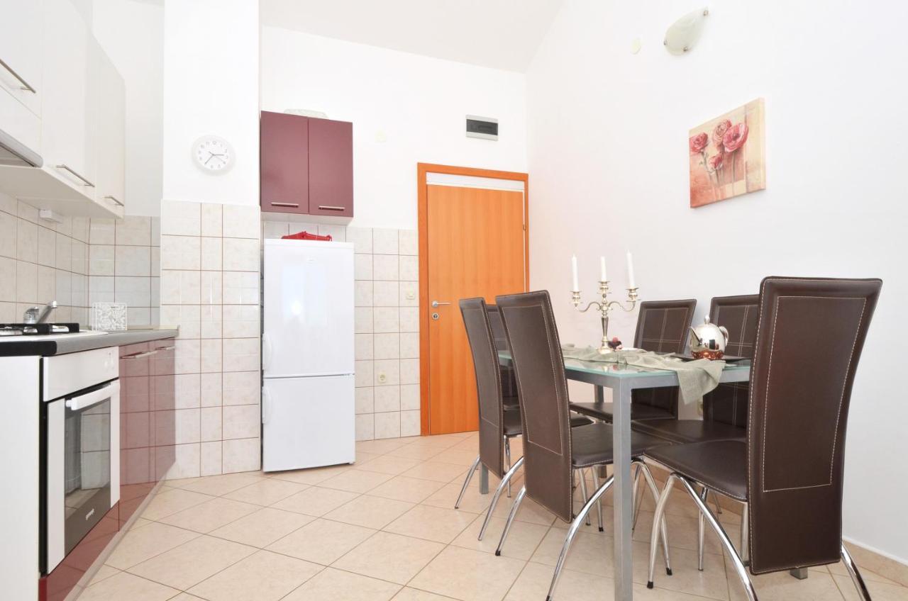 Apartmani Basic Rogoznica Рогозниця Екстер'єр фото