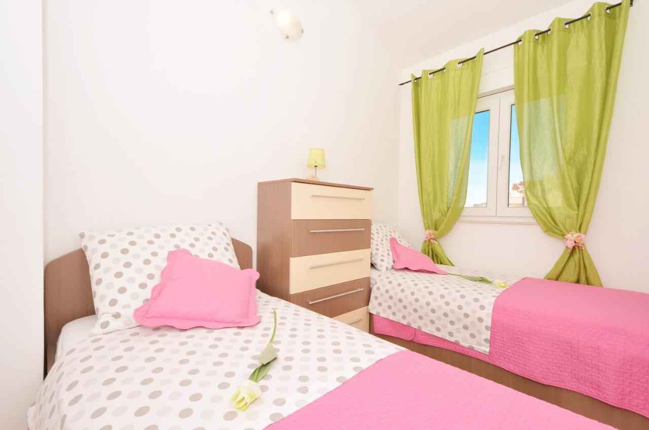 Apartmani Basic Rogoznica Рогозниця Екстер'єр фото